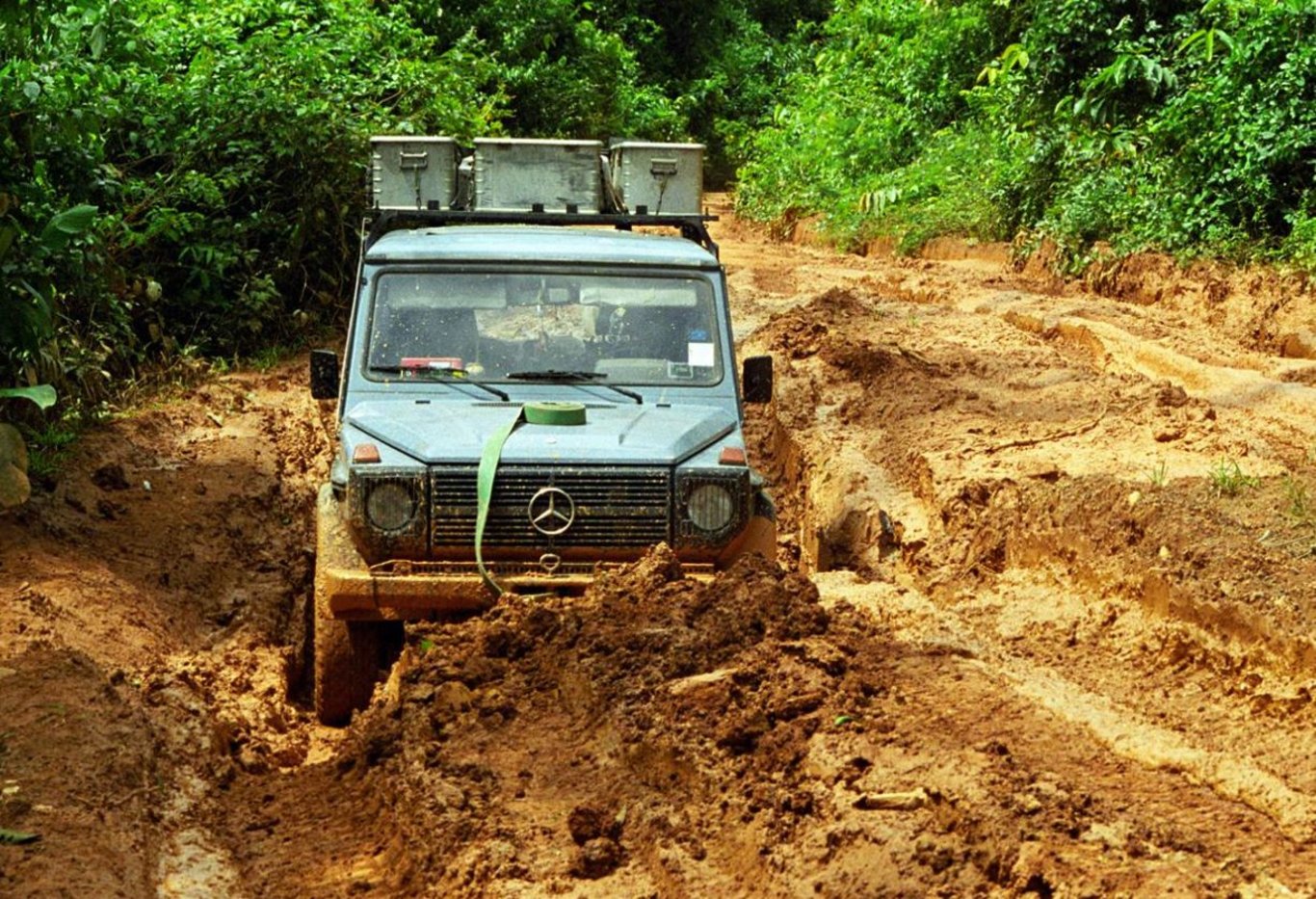 24 yıl süren dünya turunda 215 ülke gezerek Dünya turu yaptılar! Gunthe Holtorf ve Otto