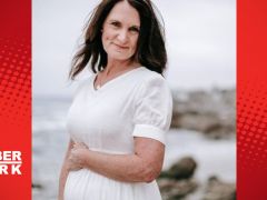 56 yaşındaki anneanne torununu doğurdu