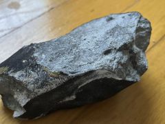 ABD’de bir evin çatısına göktaşına benzeyen cisim düştü