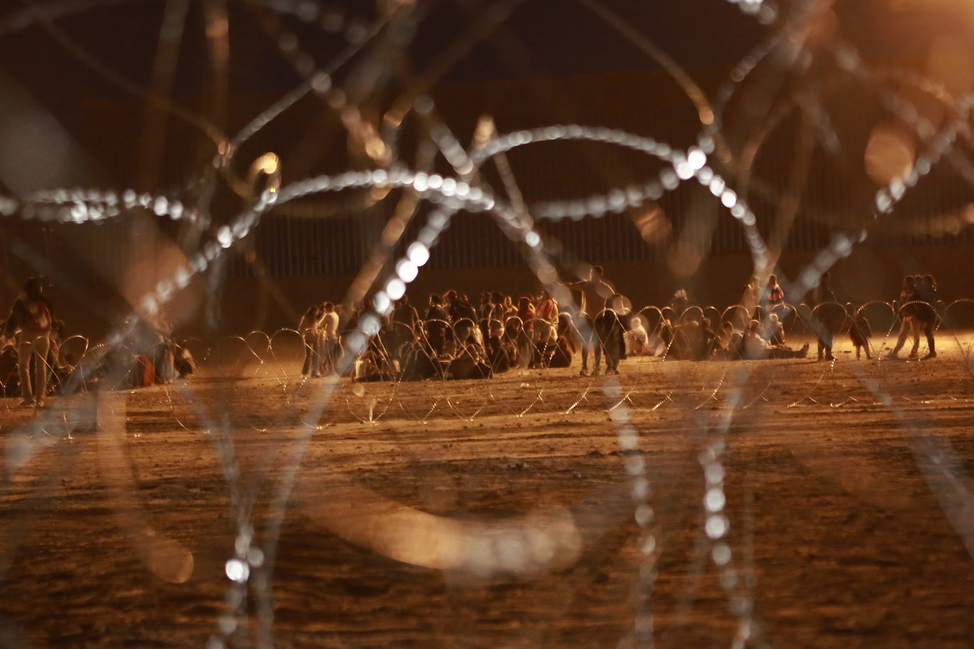 ABD'de göçmenlerin ülkeye gelmesini zorlaştırmayı hedefleyen yasa tasarısı kabul edildi