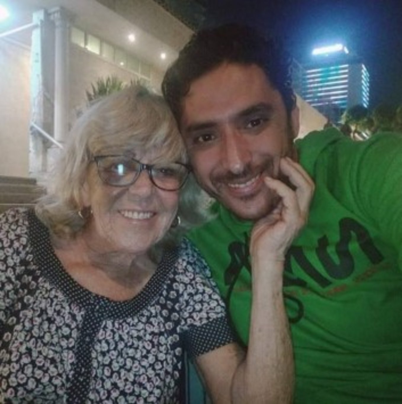 Aralarında 46 yaş olan çift aşkın sınırlarını sorgulatıyor