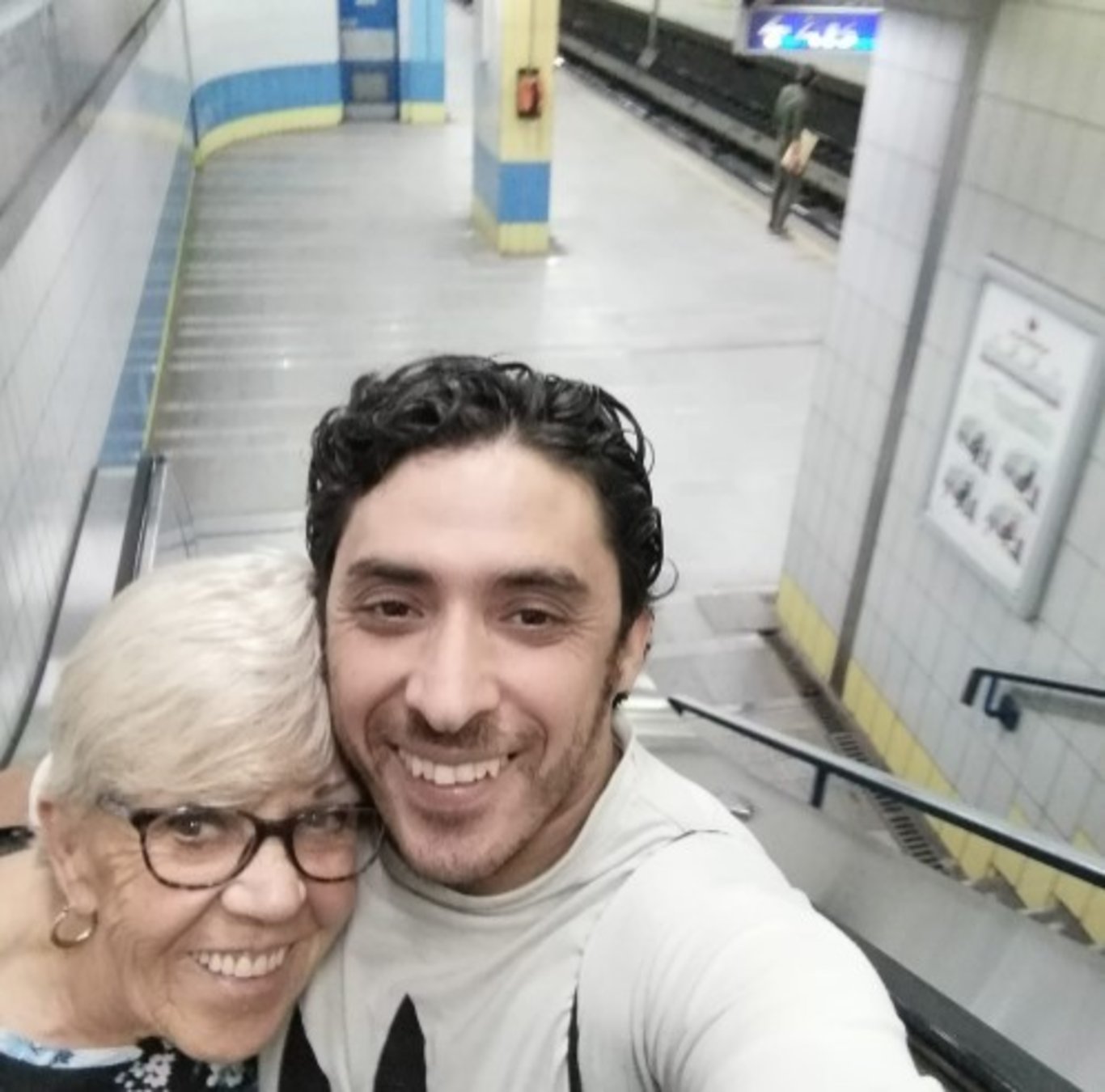 Aralarında 46 yaş olan çift aşkın sınırlarını sorgulatıyor