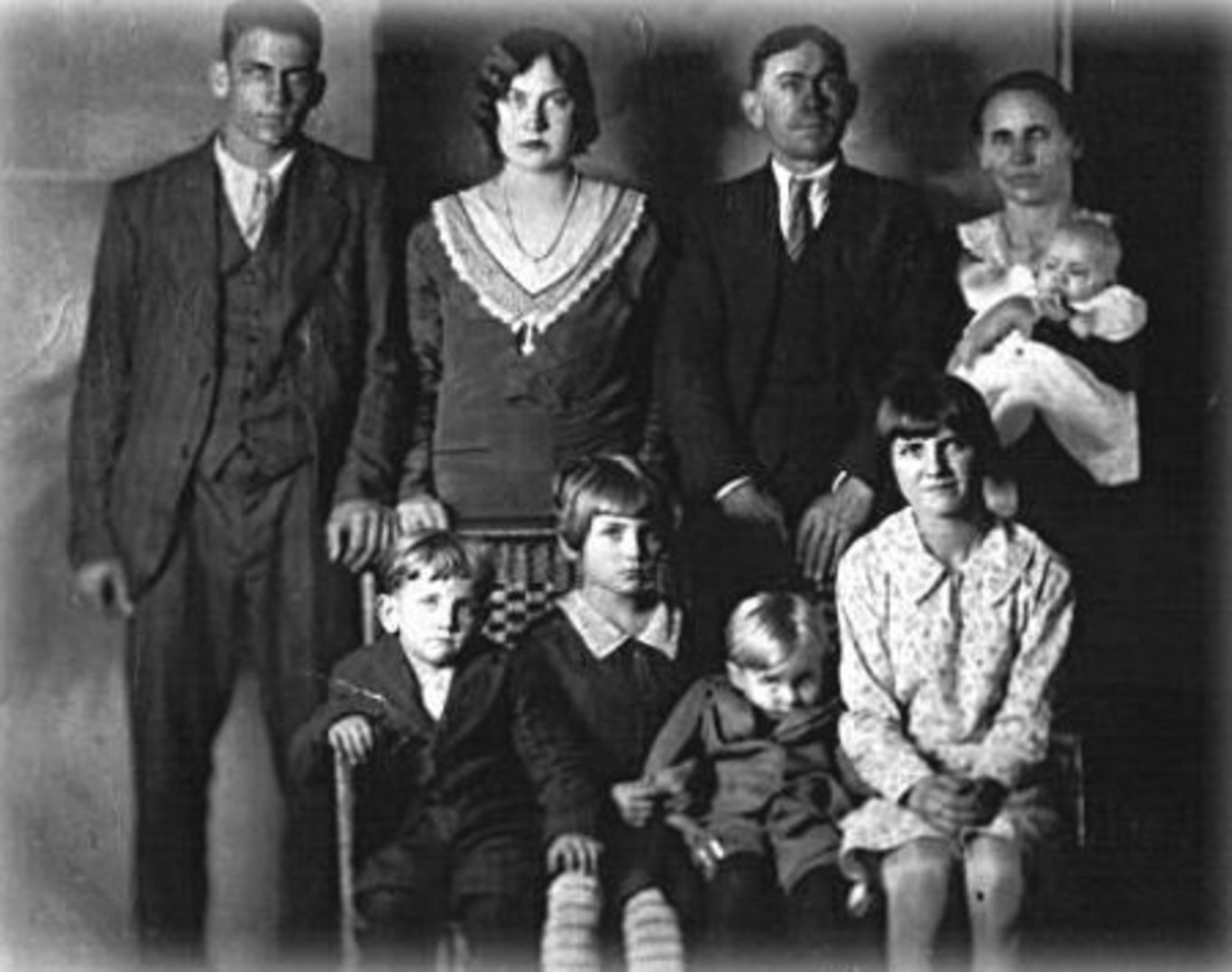 Baba tarafından katledilen bir ailenin arkasından sadece rahatsız edici teoriler kaldı