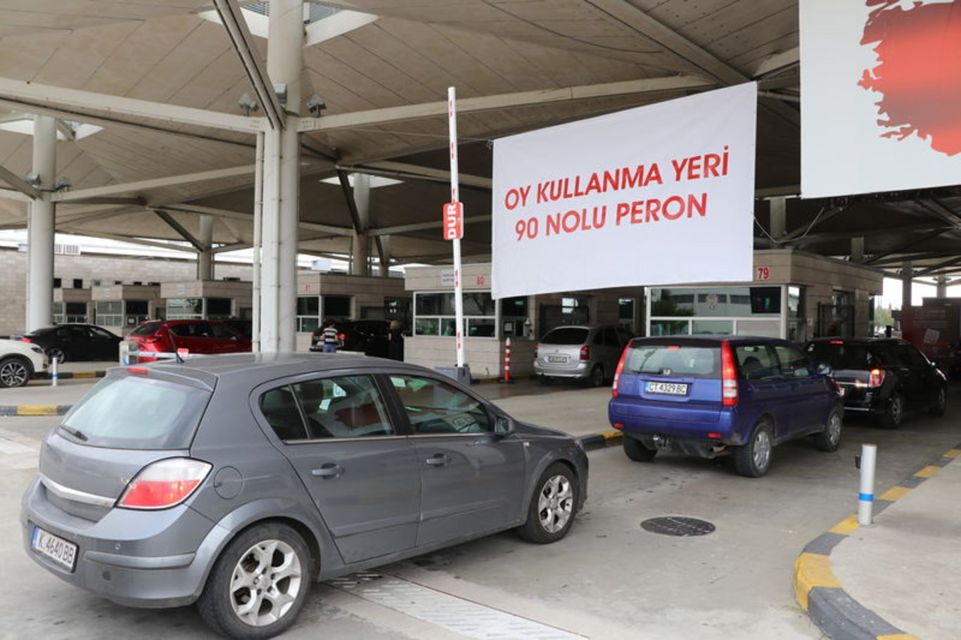 SANDIKLAR KAPANDI! Son dakika: 14 Mayıs seçimleri için yurt dışında sandık kurulan birçok noktada oy kullanma işlemi sona erdi: Son durum ne?