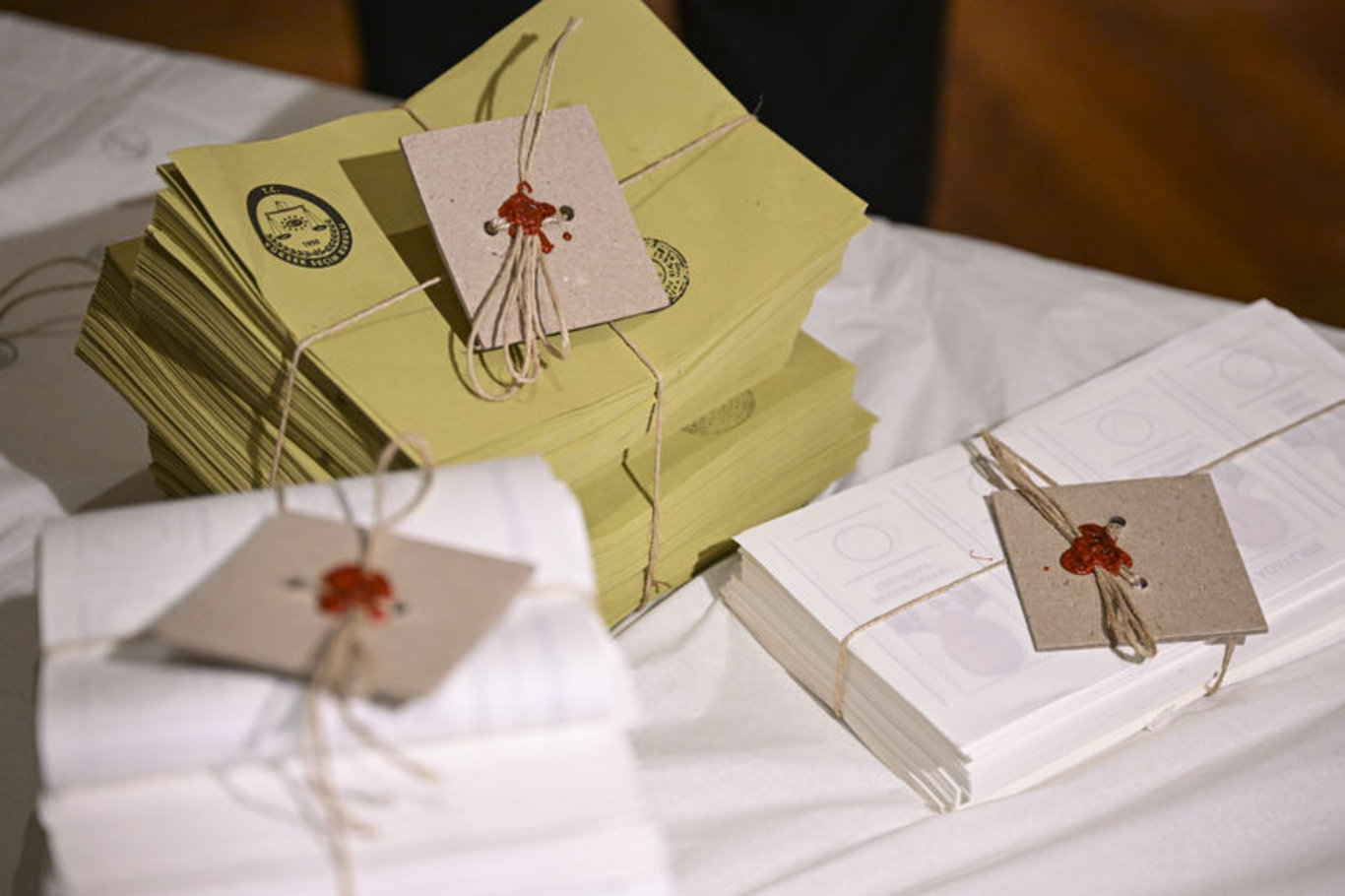 SANDIKLAR KAPANDI! Son dakika: 14 Mayıs seçimleri için yurt dışında sandık kurulan birçok noktada oy kullanma işlemi sona erdi: Son durum ne?