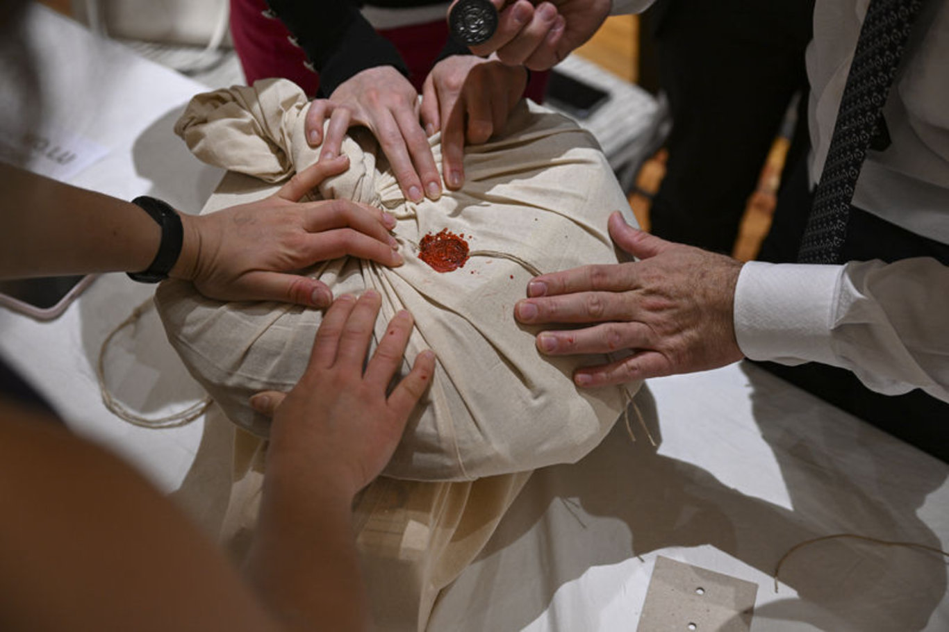 SANDIKLAR KAPANDI! Son dakika: 14 Mayıs seçimleri için yurt dışında sandık kurulan birçok noktada oy kullanma işlemi sona erdi: Son durum ne?