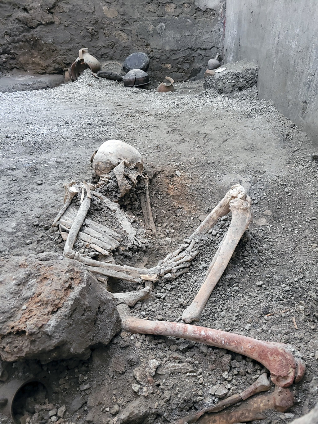 Pompei'deki kazılarda Vezüv'deki büyük patlamada ölen kişilere ait kalıntılar bulundu