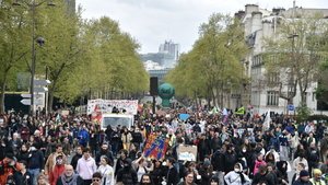 Fransa'daki protestolara 1 milyonu aşkın kişinin katılması bekleniyor