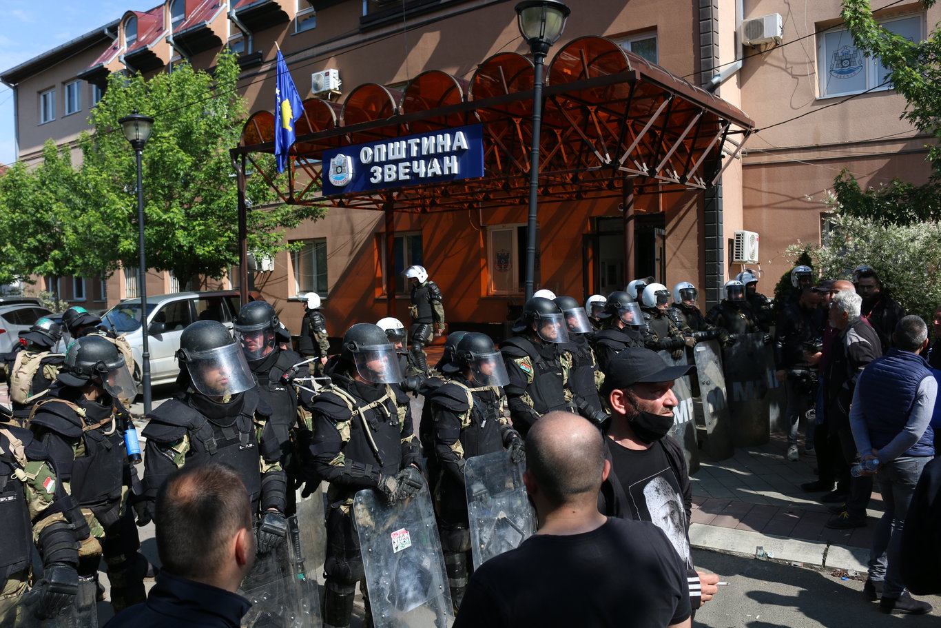 Kosova'nın kuzeyinde gerginlik sürüyor: NATO'dan acilen şiddetin durdurulması çağrısı