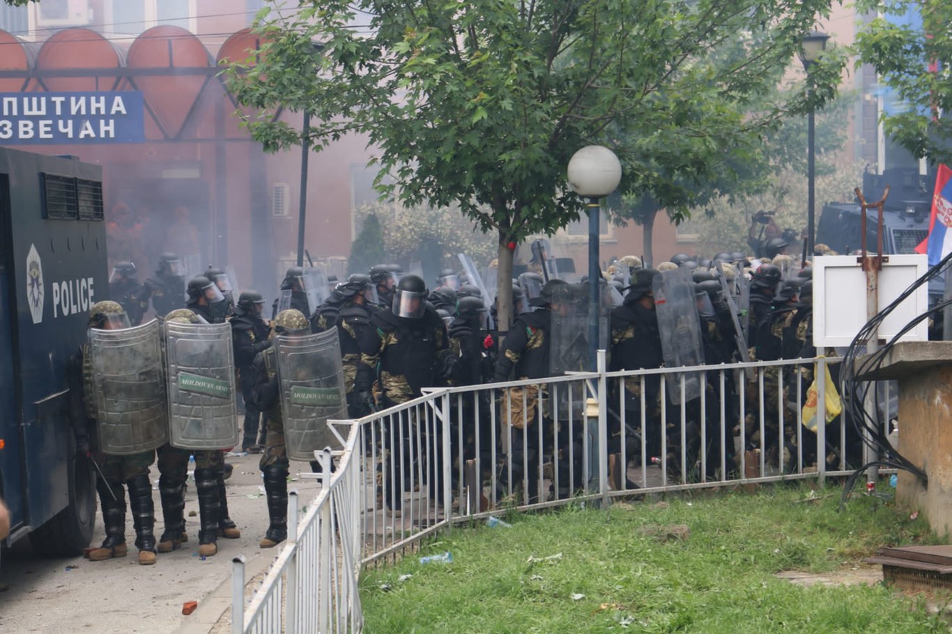 Kosova'nın kuzeyinde gerginlik sürüyor: NATO'dan acilen şiddetin durdurulması çağrısı