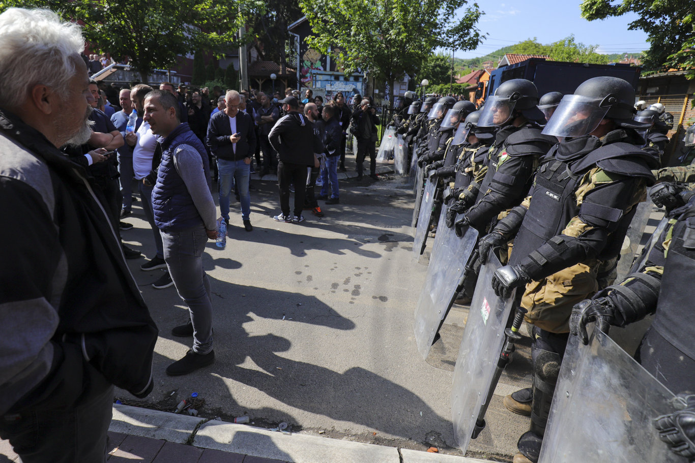 Gerginlik tırmanıyor: NATO Kosova'ya ilave asker gönderecek