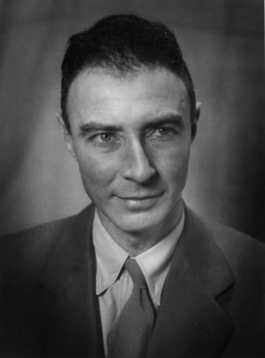 Atom bombasını bularak İkinci Dünya Savaşı'nı bitiren Oppenheimer! Juilus Robert Oppenheimer