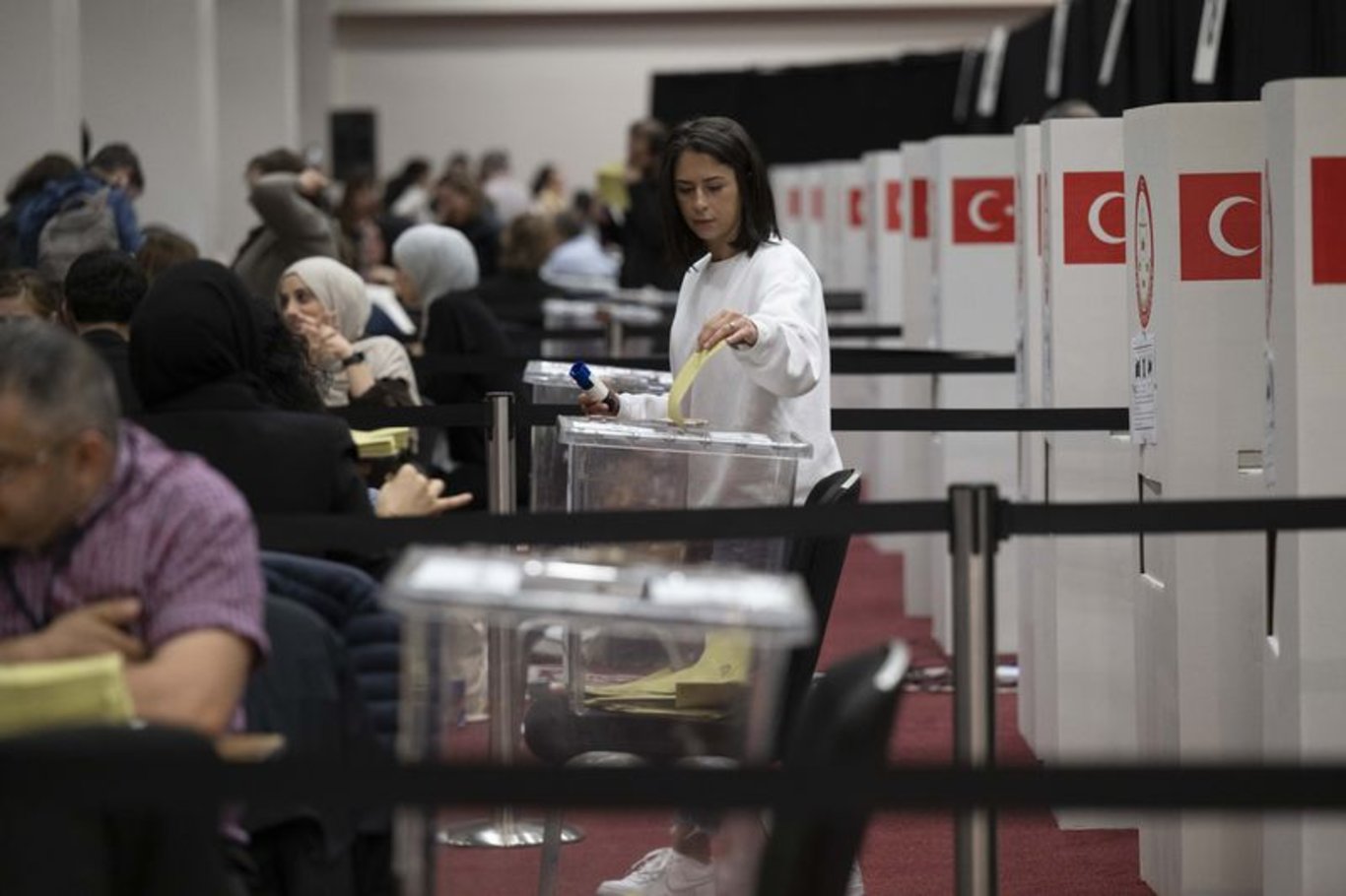 İkinci tur için yurt dışında oy işlemlerinde yoğun ilgi - 2023 Seçim Haberleri