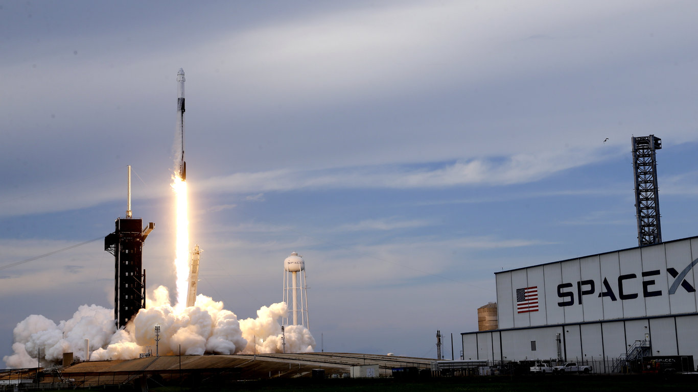 İlk Suudi kadın astronot Uluslararası Uzay İstasyonu'na doğru yola çıktı