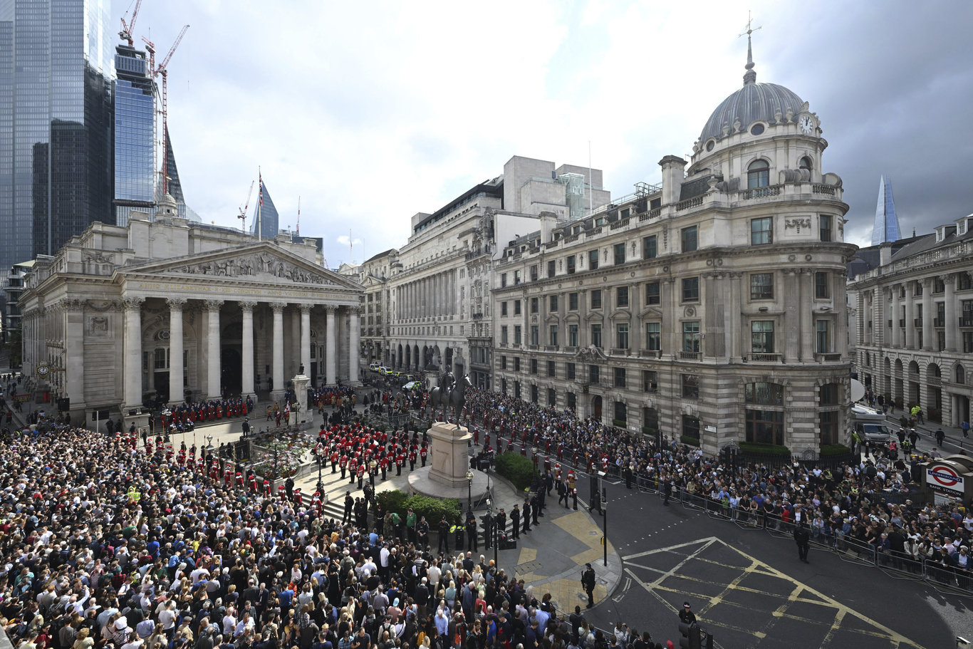 İngiltere'de sokaklar ve hediyelik eşya mağazalarında 