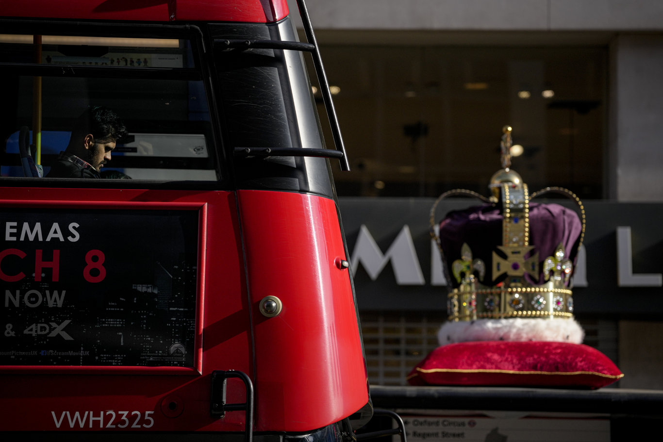 İngiltere'de sokaklar ve hediyelik eşya mağazalarında 