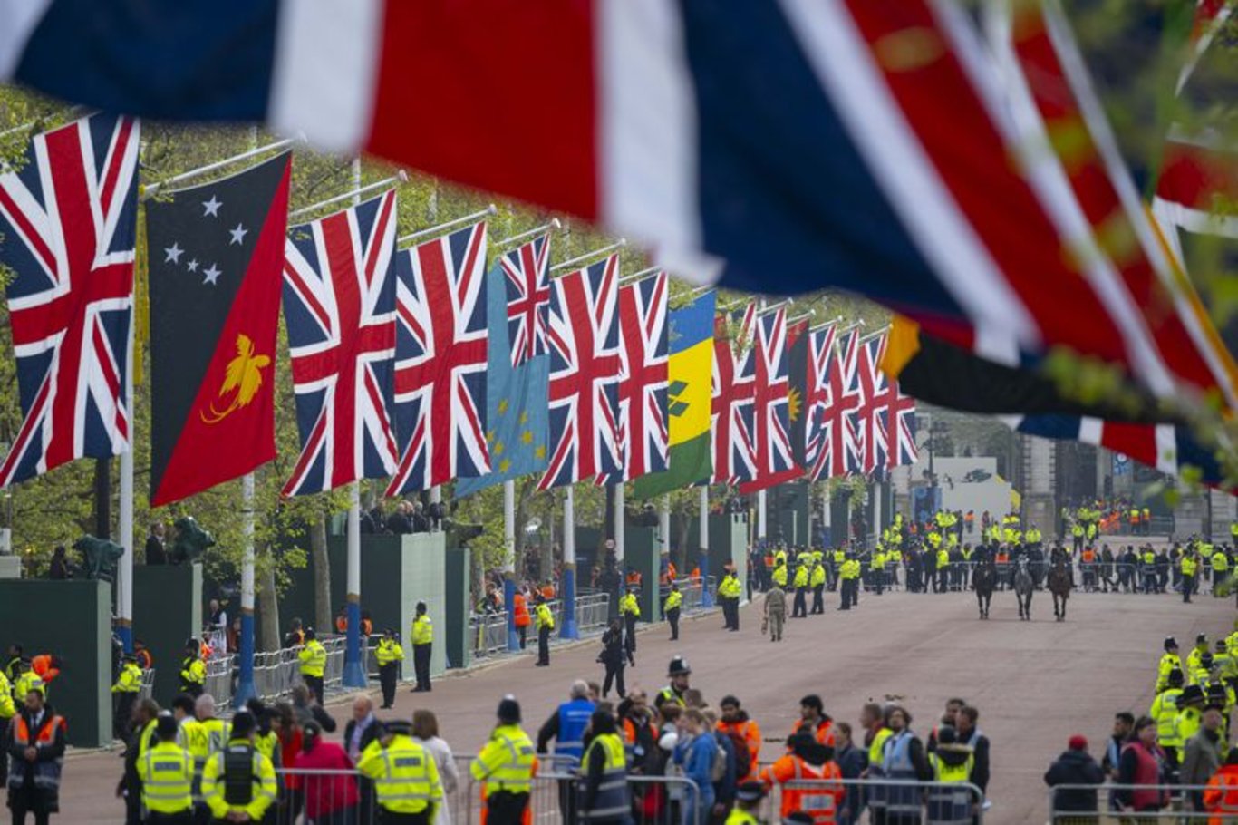 İngiltere'de tarihi gün: Kral Charles'ın taç giyme töreni başladı! - Öne çıkan haberler