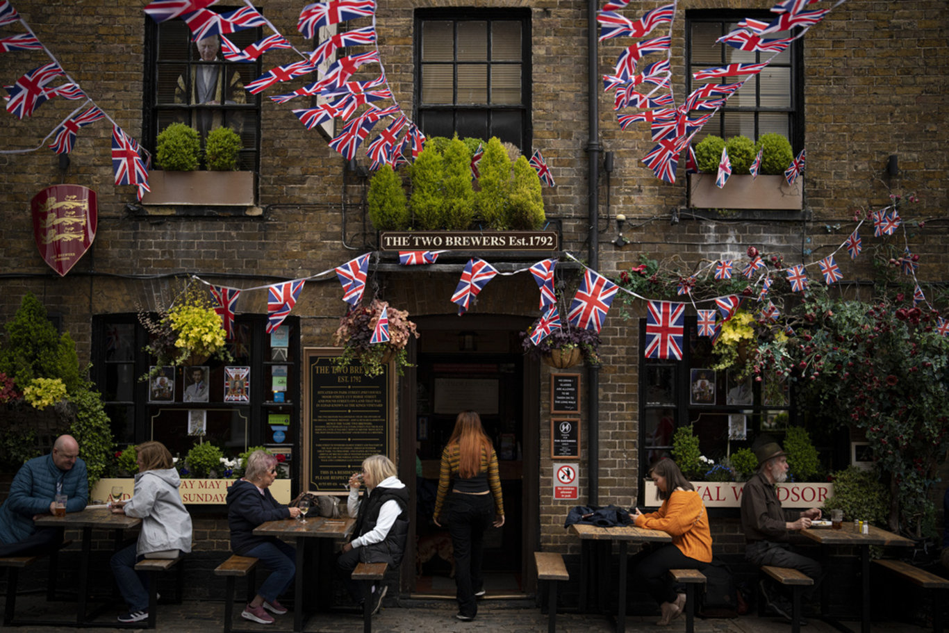 İngiltere'de tarihi gün: Kral Charles'ın taç giyme töreni başladı! - Öne çıkan haberler