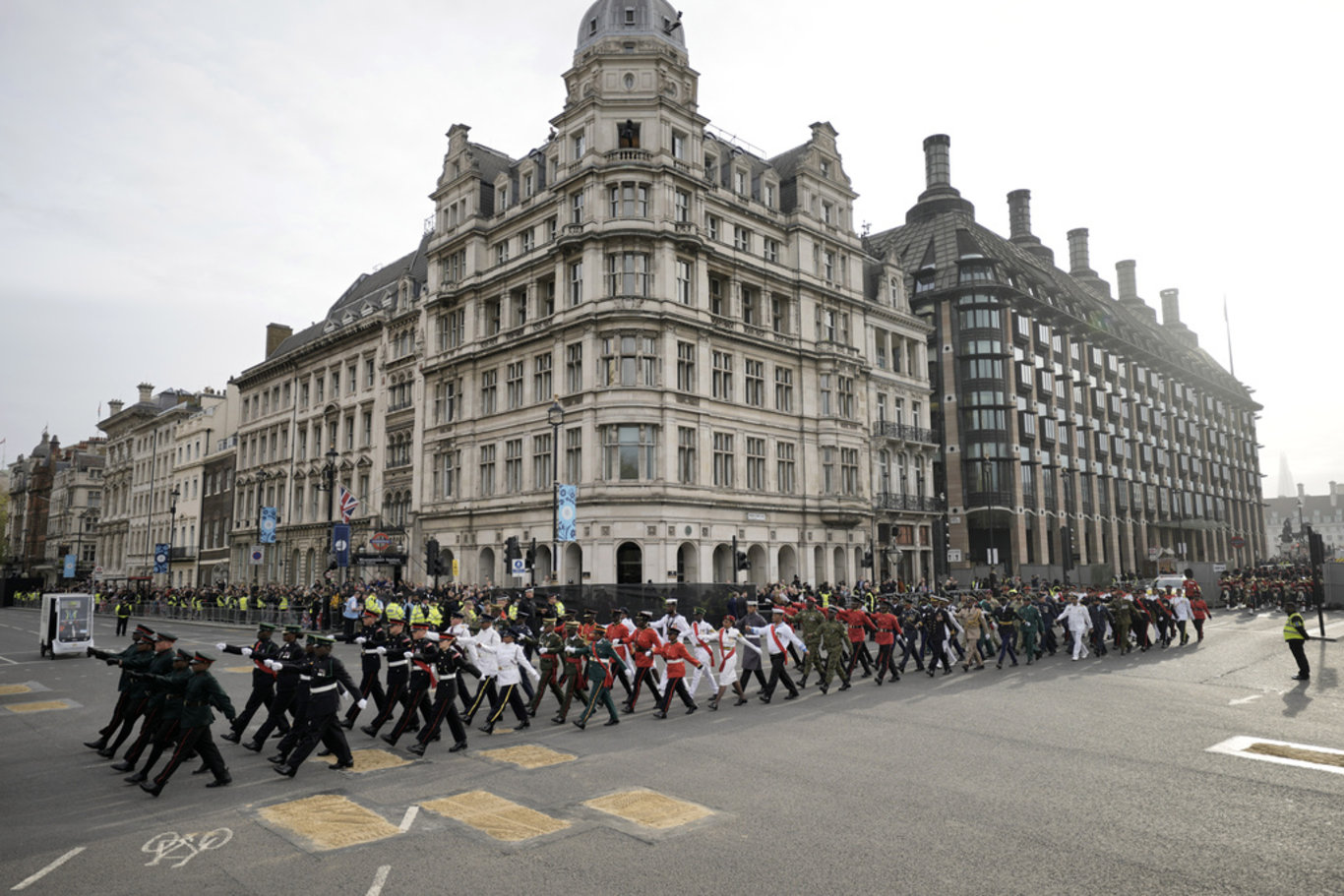 İngiltere'de tarihi gün: Kral Charles'ın taç giyme töreni başladı! - Öne çıkan haberler