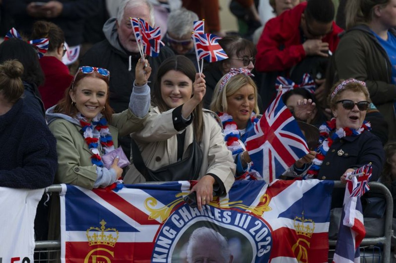 İngiltere'de tarihi gün: Kral Charles'ın taç giyme töreni başladı! - Öne çıkan haberler