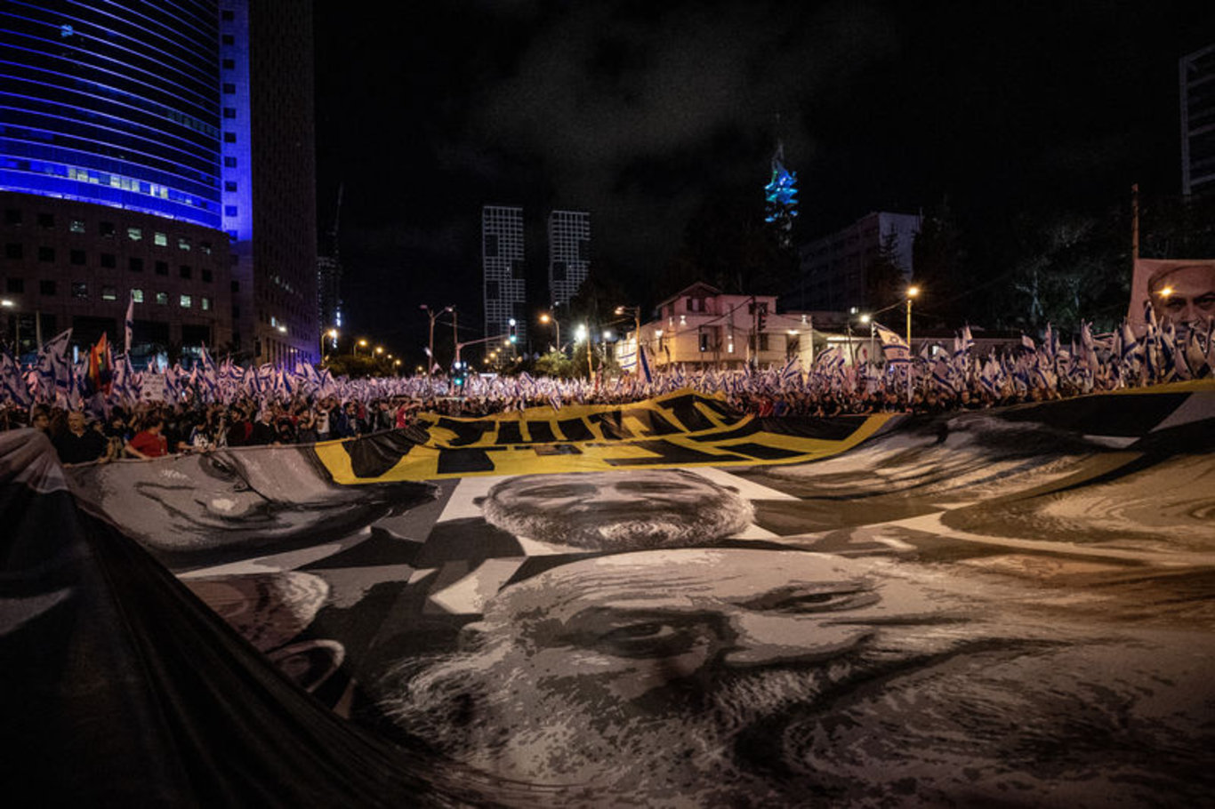 İsrail'de protestoların 20. haftası: On binlerce kişi meydanlara indi!