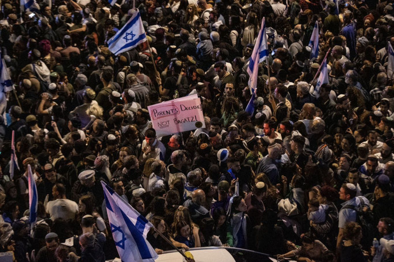 İsrail'de protestolar dinmiyor! Binlerce kişi hükümetin yargı düzenlemesine karşı protestoların 18. haftasında yine meydanlara çıktı