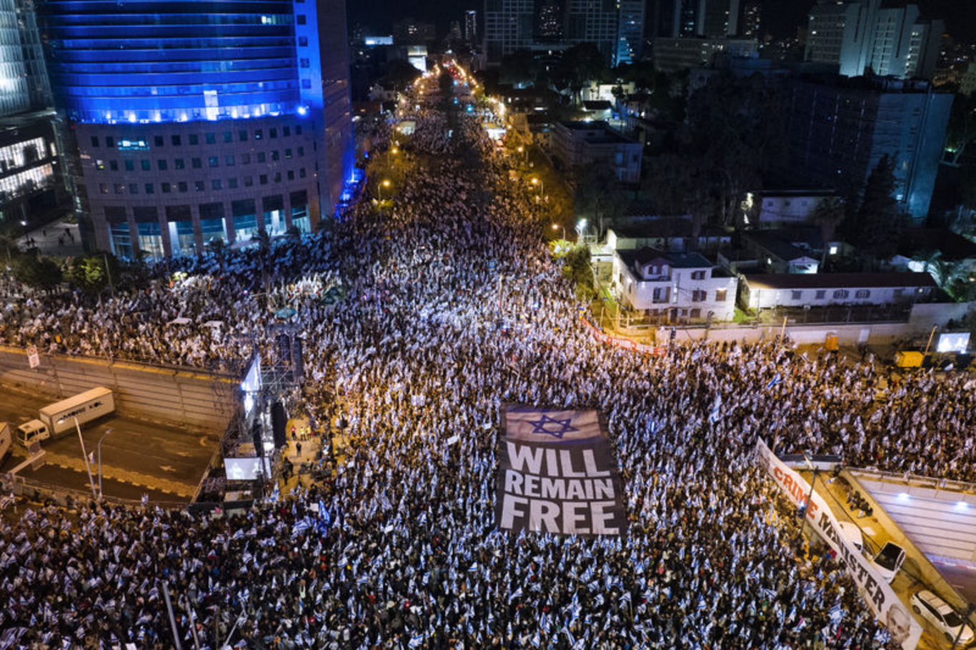 İsrail'de protestolar dinmiyor! Binlerce kişi hükümetin yargı düzenlemesine karşı protestoların 18. haftasında yine meydanlara çıktı