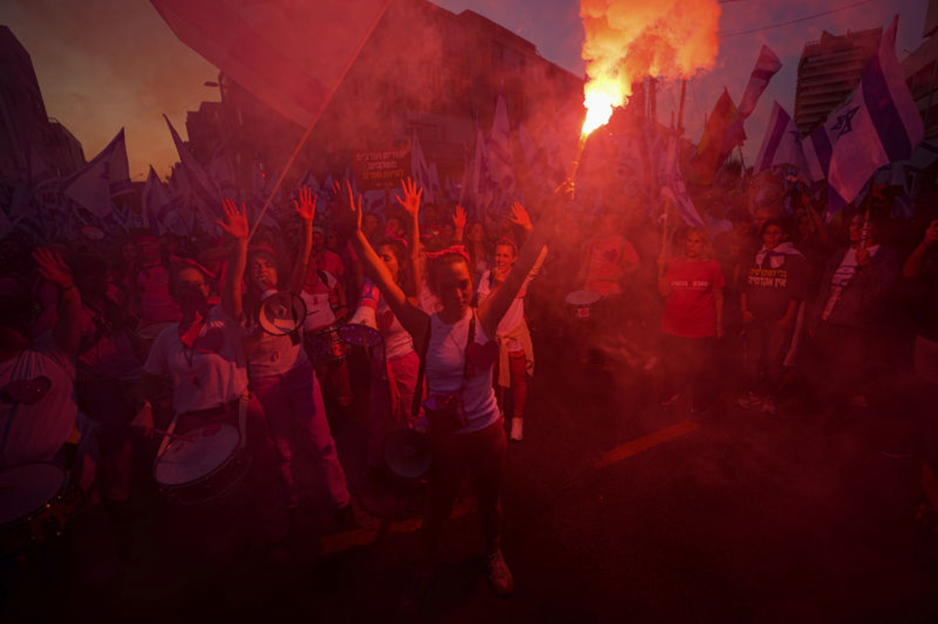 İsrail'de protestolar dinmiyor! Binlerce kişi hükümetin yargı düzenlemesine karşı protestoların 18. haftasında yine meydanlara çıktı