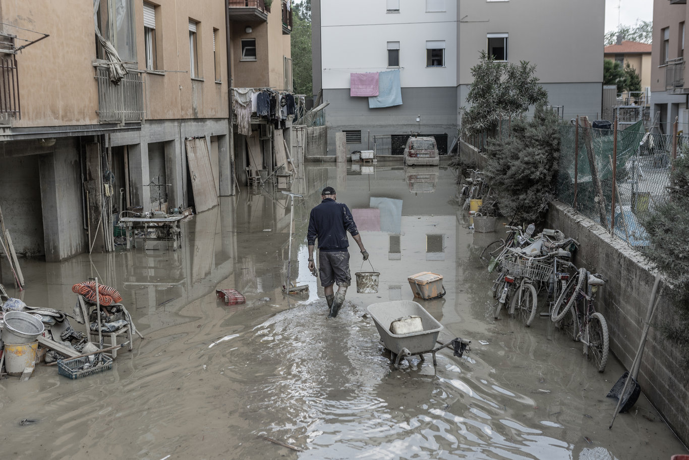 Son dakika: En az 14 kişi hayatını kaybetti: İtalya'da sel nedeniyle verilen 