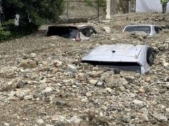 Japonya’da ev ve araçlar sular altında kaldı