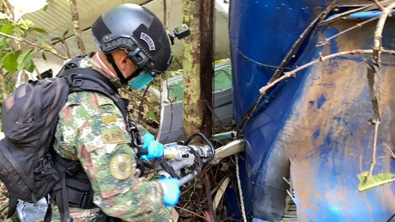 Kolombiya'da 16 gün önce kaybolan uçağın enkazı bulundu