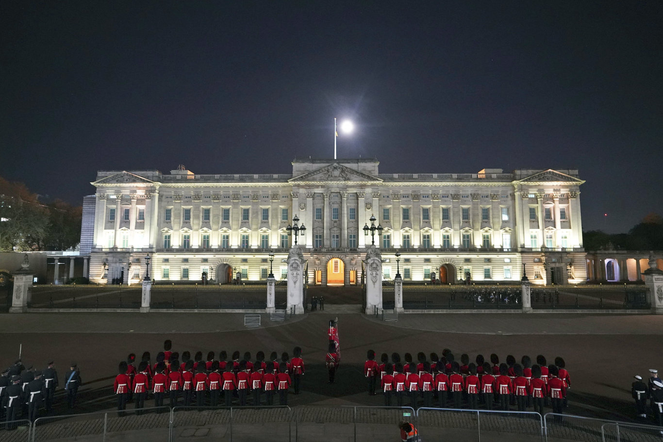 Kraliyet'te yeni dönem: Kral Charles'ın taç giyme törenine ilişkin hazırlıklar sürüyor!