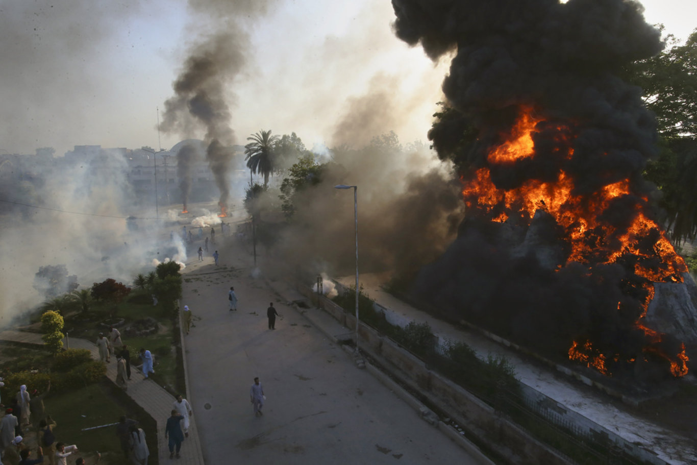 Pakistan'da İmran Han'ın tutuklanması sonrası gerilim artıyor