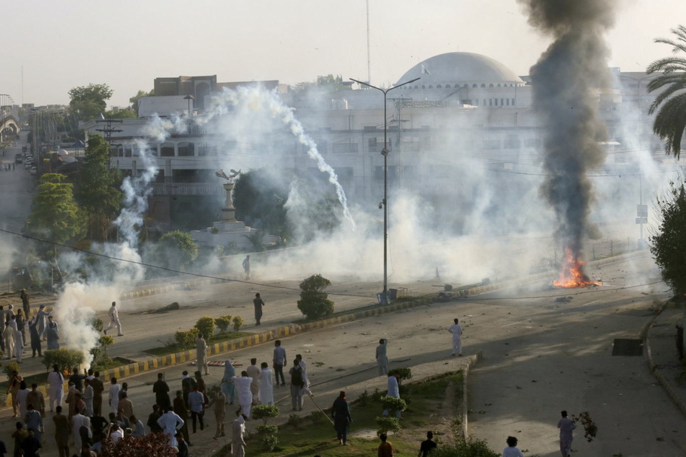 Pakistan'da İmran Han'ın tutuklanması sonrası gerilim artıyor