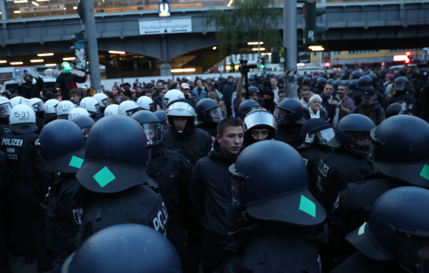 Binlerce kişi katıldı: Paris ve Berlin'deki 1 Mayıs gösterileri olaylı geçti