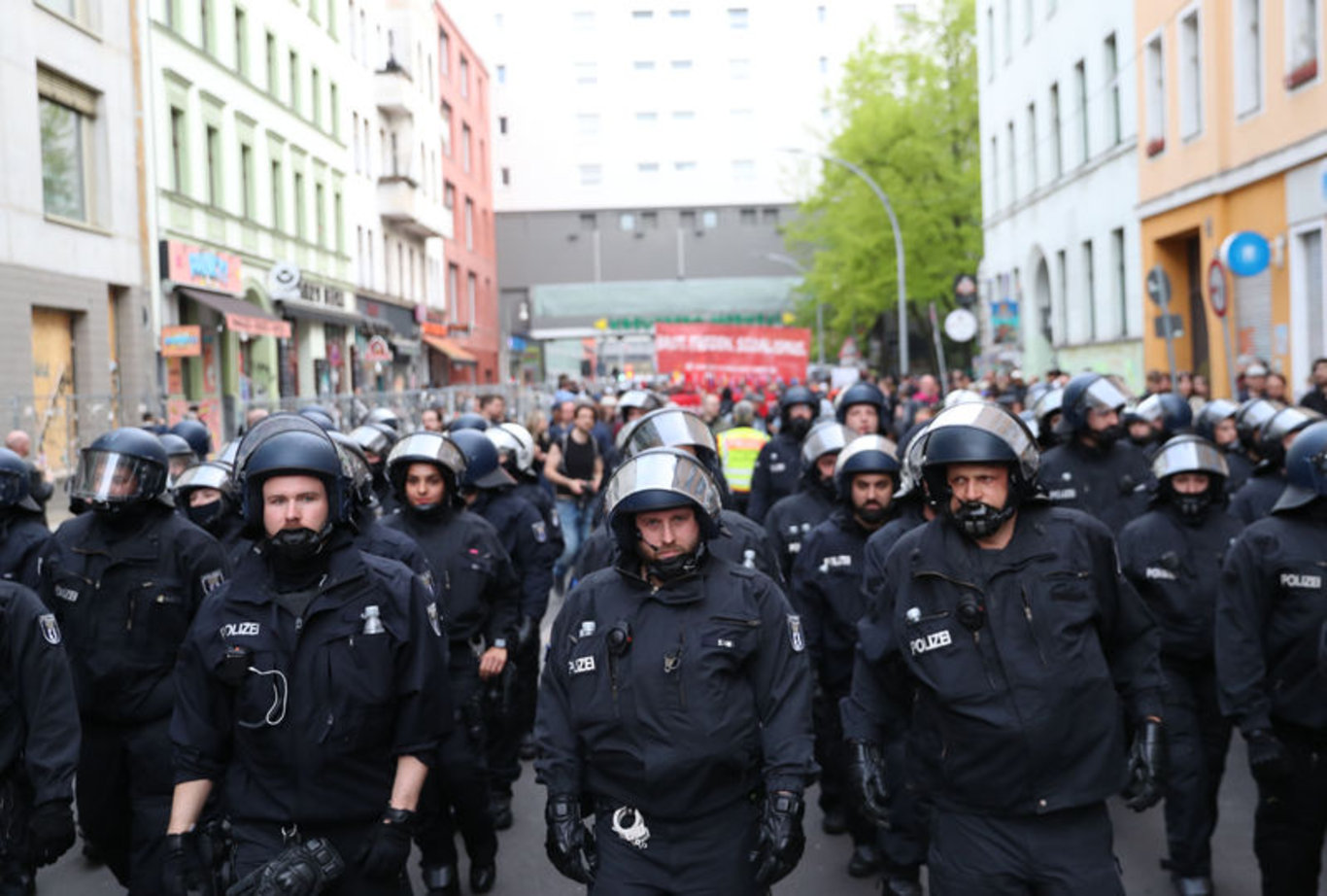 Binlerce kişi katıldı: Paris ve Berlin'deki 1 Mayıs gösterileri olaylı geçti
