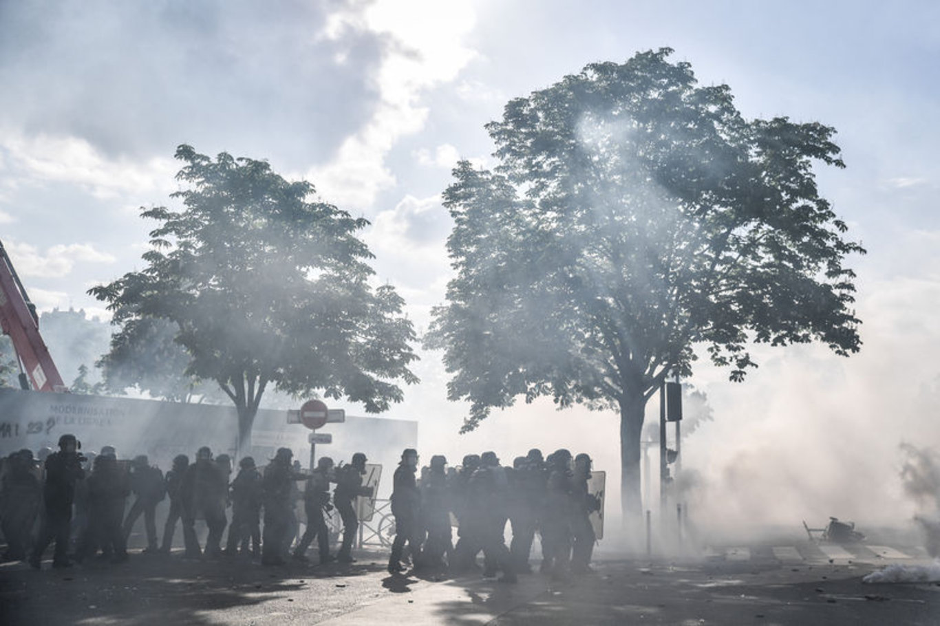 Binlerce kişi katıldı: Paris ve Berlin'deki 1 Mayıs gösterileri olaylı geçti