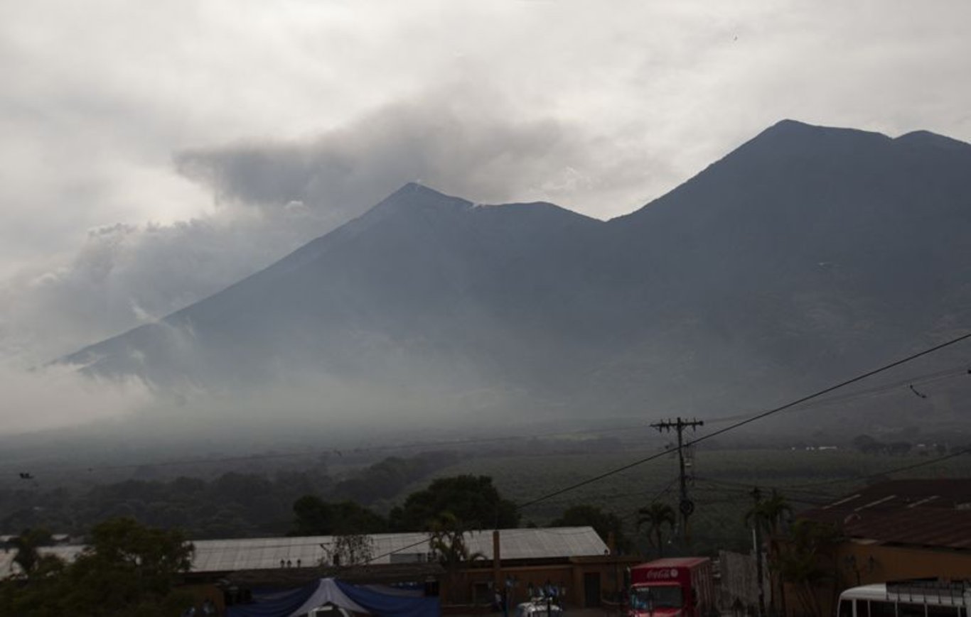 Fuego Yanardağı faaliyete geçti: Bini aşkın kişi tahliye edildi!