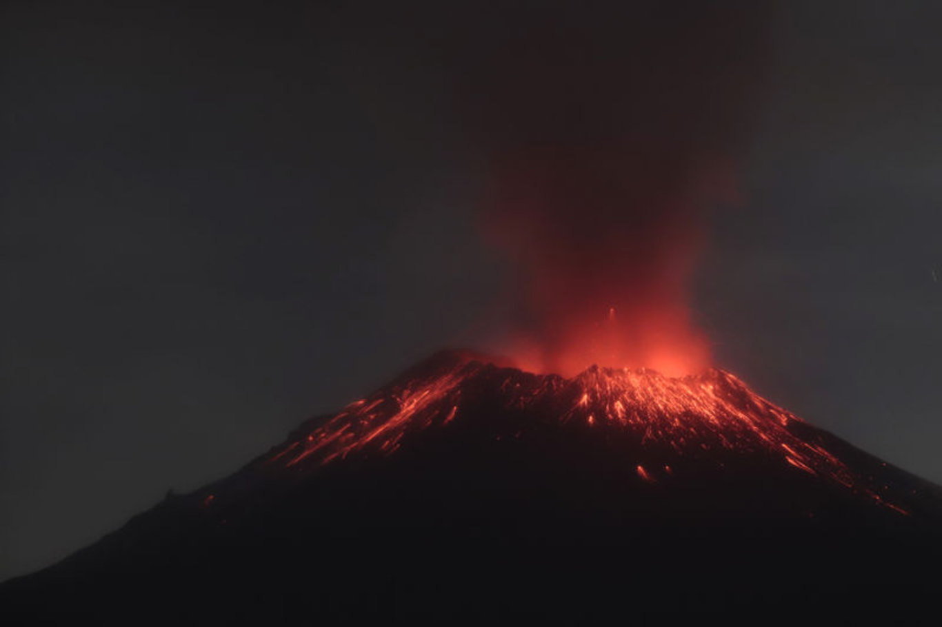 Meksika'daki Popocatepetl Yanardağı harekete geçti: 2 günde 573 patlama gerçekleşti, sarı alarm verildi!