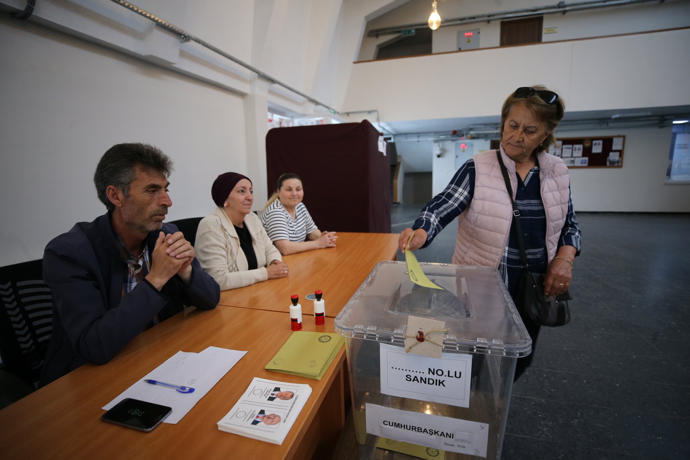 Cumhurbaşkanlığı seçiminin ikinci turu için yurt dışında sandıklar kapandı: Oylar Ankara'ya getirildi