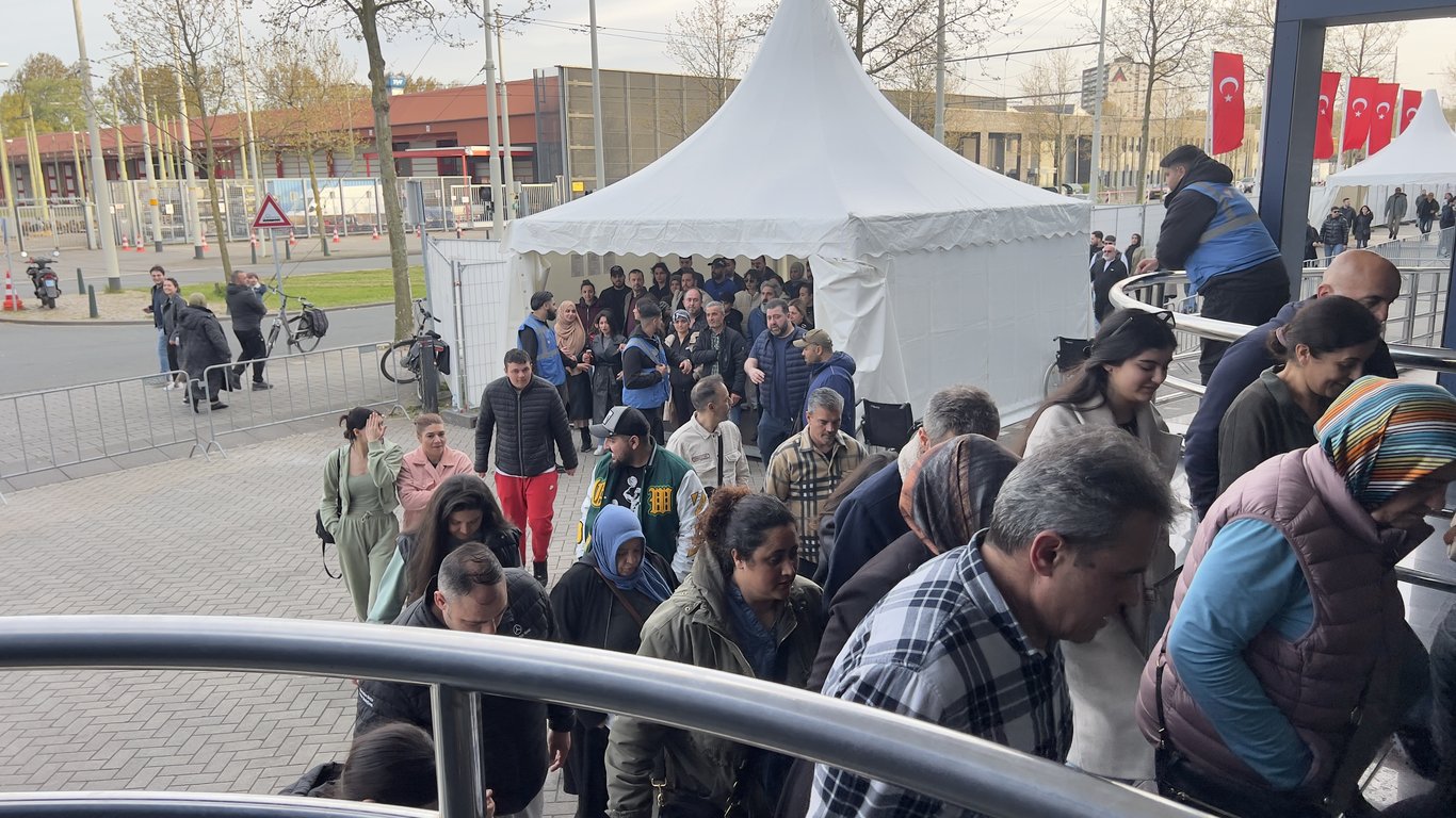 14 Mayıs seçimleri için yurt dışında oy kullanma işlemleri devam ediyor: YSK son durumu paylaştı - Seçim 2023 Haberleri