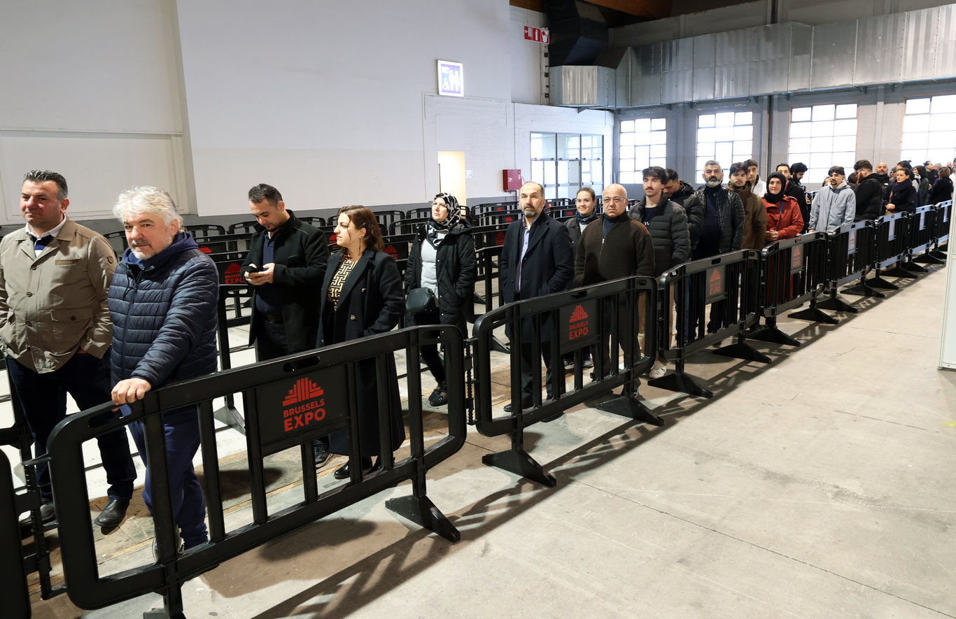 14 Mayıs seçimleri için yurt dışında oy kullanma işlemleri devam ediyor: YSK son durumu paylaştı - Seçim 2023 Haberleri