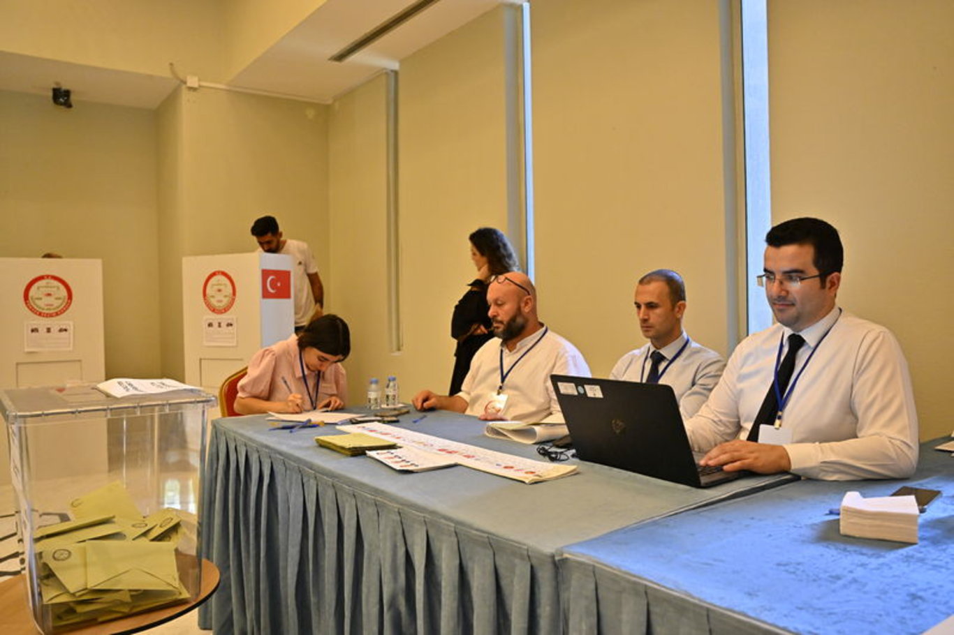 14 Mayıs seçimlerinde yurt dışı oy kullanma işlemleri devam ediyor: Yurt dışı oy kullananların sayısı 1 milyonu geçti - 2023 Seçim Haberleri