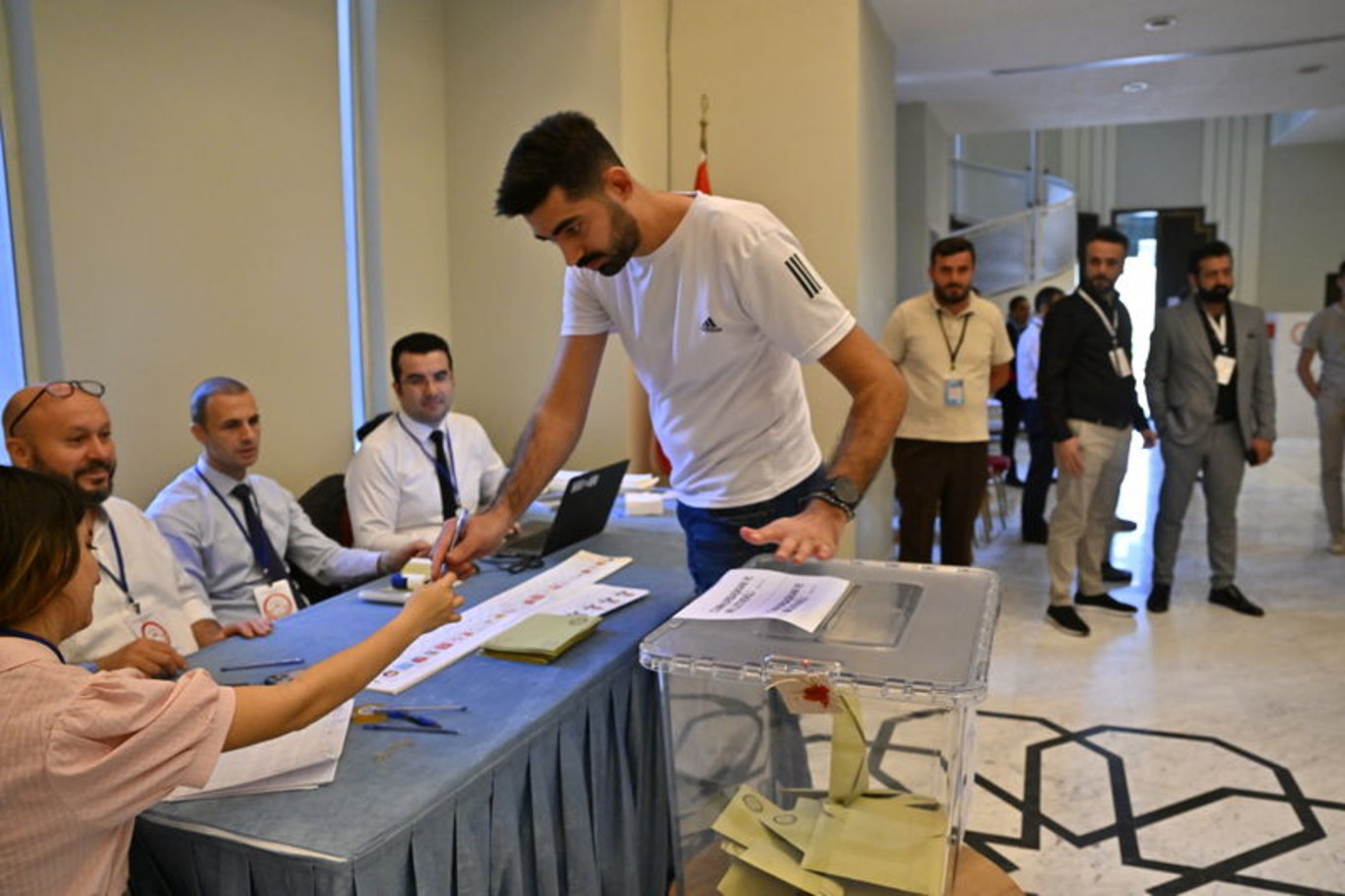 14 Mayıs seçimlerinde yurt dışı oy kullanma işlemleri devam ediyor: Yurt dışı oy kullananların sayısı 1 milyonu geçti - 2023 Seçim Haberleri