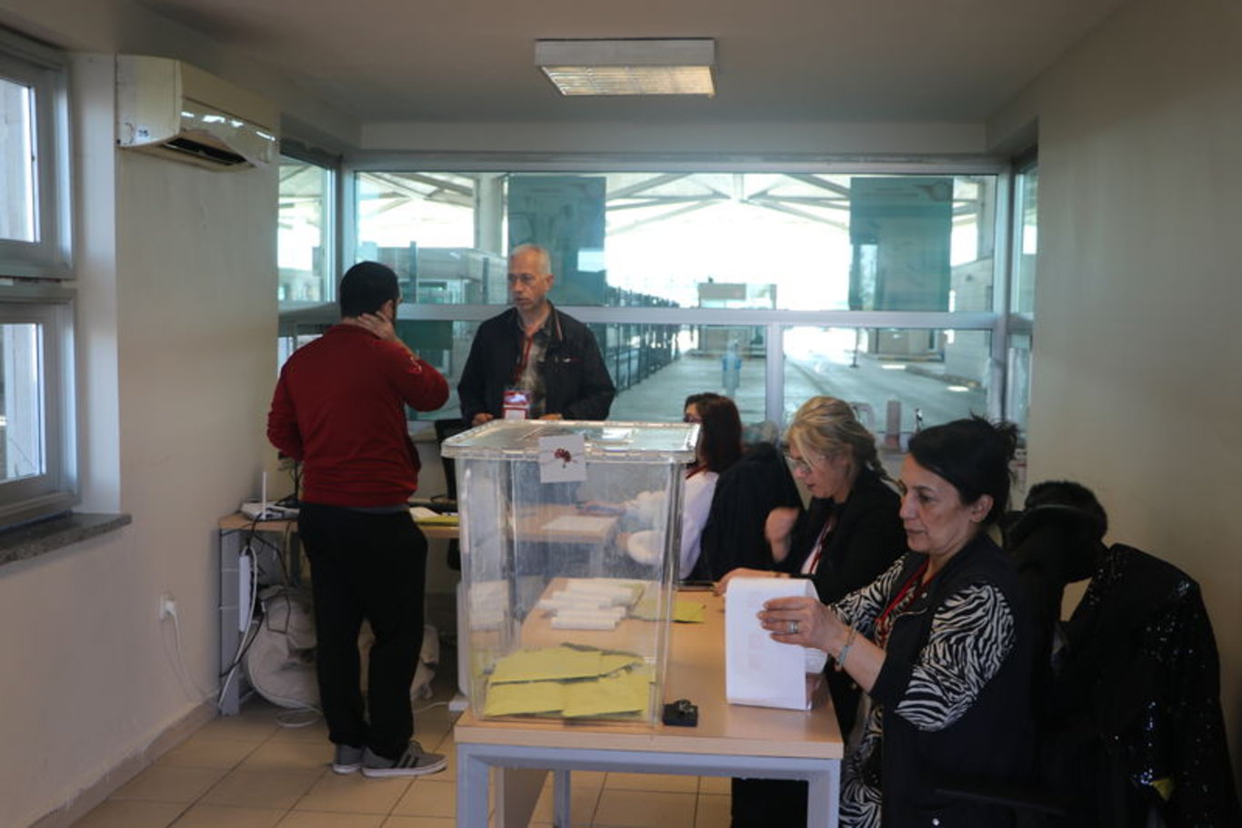 14 Mayıs seçimlerinde yurt dışı oy kullanma işlemleri devam ediyor: Yurt dışı oy kullananların sayısı 1 milyonu geçti - 2023 Seçim Haberleri