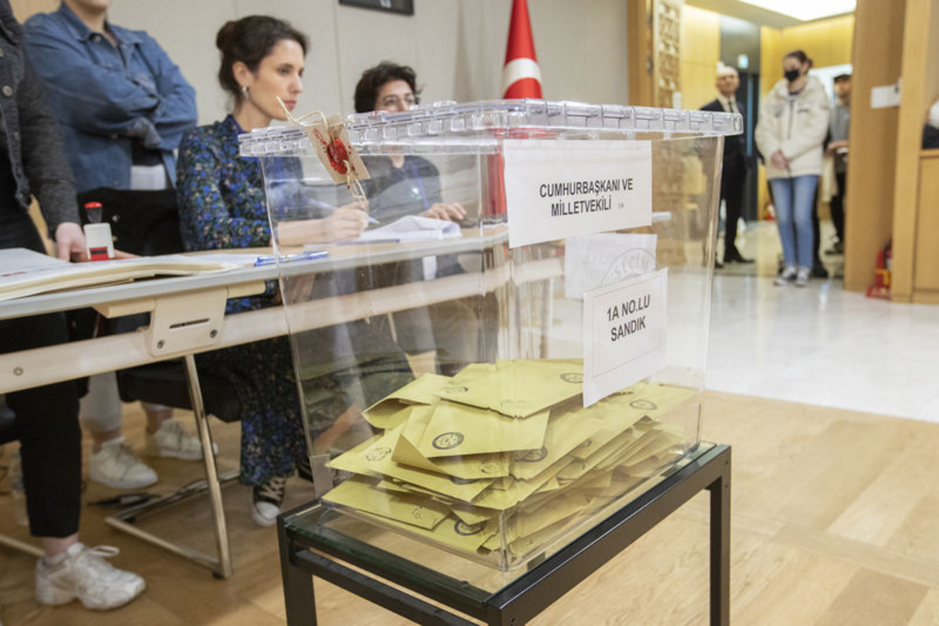 14 Mayıs seçimleri için yurt dışında oy kullanma işlemi devam ediyor: 2018 seçimlerini geçti! Yurt dışı oylarında son durum ne?