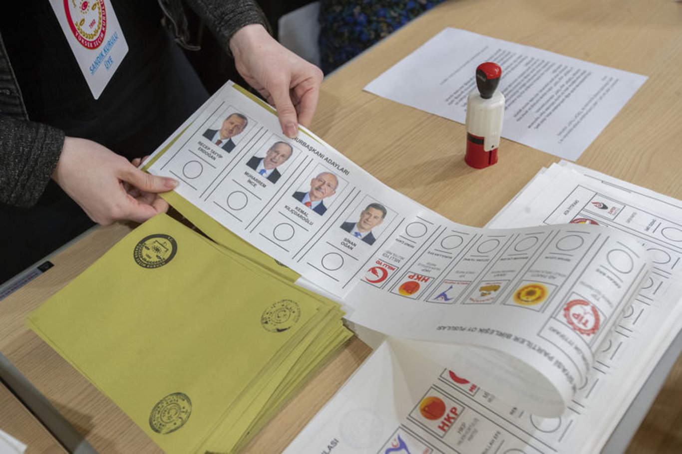 14 Mayıs seçimleri için yurt dışında oy kullanma işlemi devam ediyor: 2018 seçimlerini geçti! Yurt dışı oylarında son durum ne?