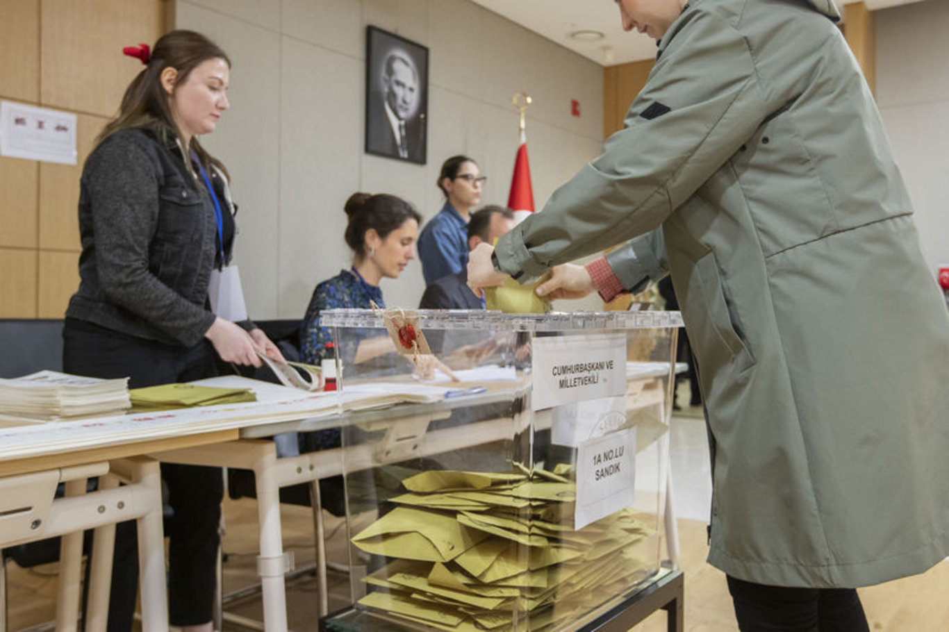 14 Mayıs seçimleri için yurt dışında oy kullanma işlemi devam ediyor: 2018 seçimlerini geçti! Yurt dışı oylarında son durum ne?