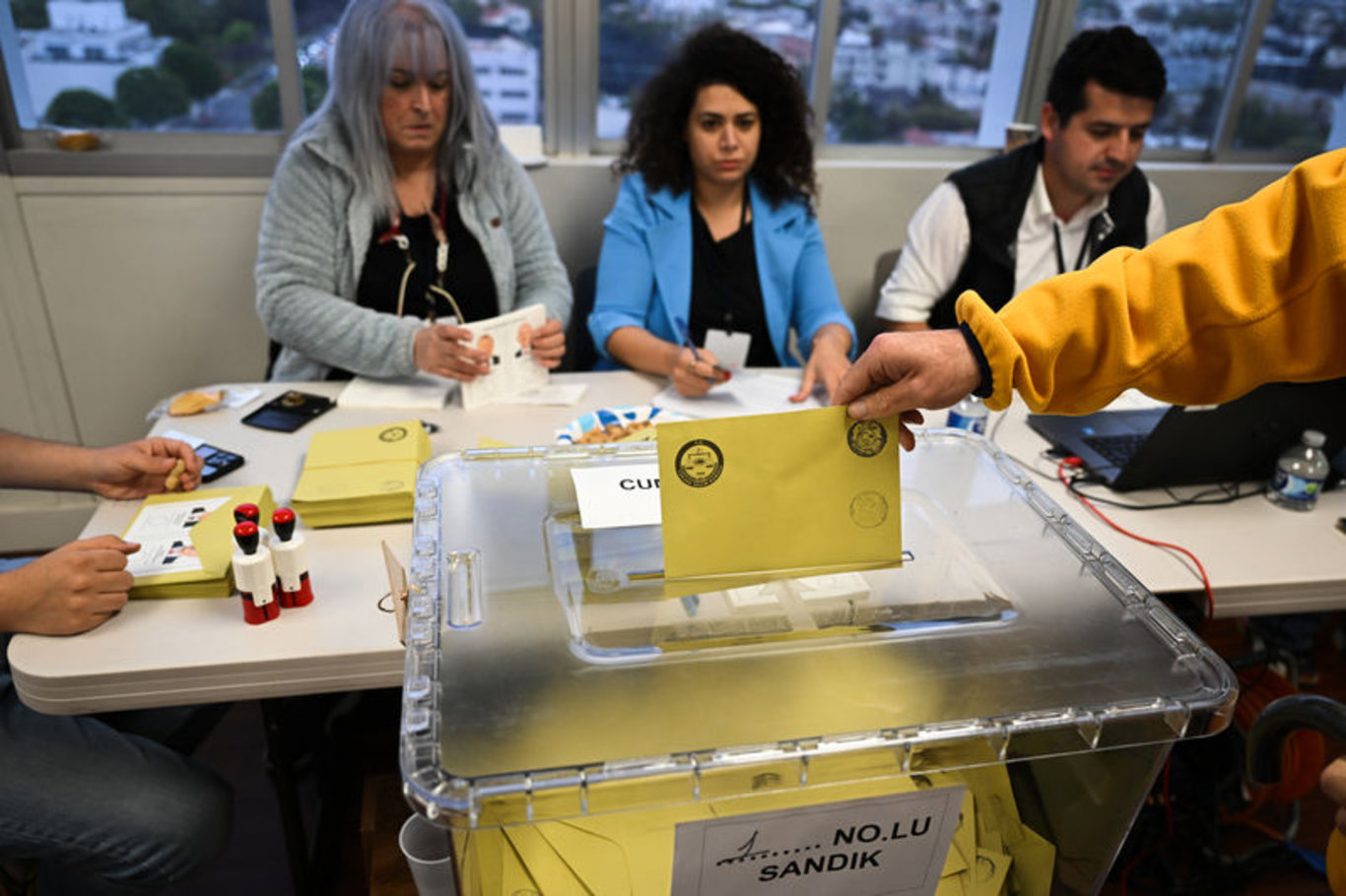 Genel seçimlerin ikinci turu başladı! Yurt dışında vatandaşlar sandığa gidiyor
