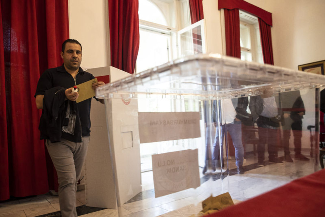 Genel seçimlerin ikinci turu başladı! Yurt dışında vatandaşlar sandığa gidiyor